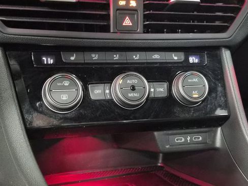 Used 2024 Volkswagen Jetta GLI 40th Anniversary Edition image 27