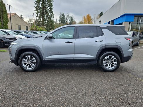 Used 2025 Chevrolet Equinox LT image 2