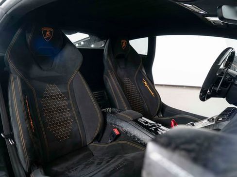 Used 2018 Lamborghini Huracan Performante image 23