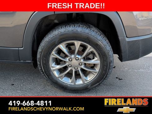 Used 2020 Jeep Cherokee Latitude Plus w/ Cold Weather Group image 21