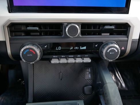 Certified 2024 Toyota Tacoma TRD Off-Road AWD/4WD image 21