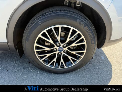 Used 2022 Ford Escape Titanium FWD image 13