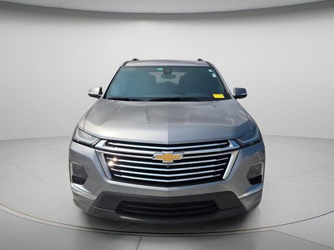 Used 2023 Chevrolet Traverse Premier FWD image 3