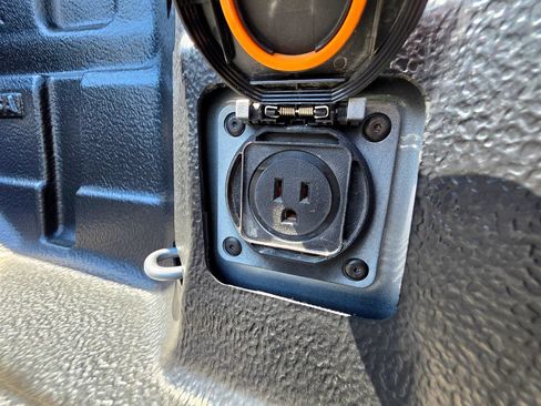 Used 2025 Chevrolet Silverado 1500 LT AWD/4WD image 11