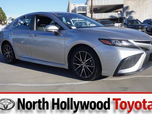 Certified 2024 Toyota Camry SE image 1