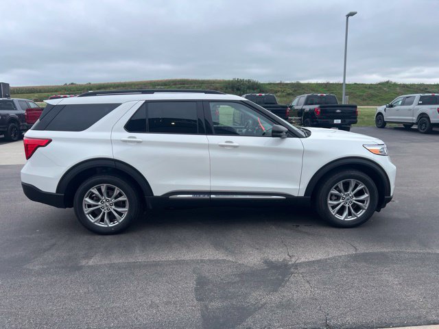 Used 2024 Ford Explorer XLT w/ Equipment Group 202A AWD/4WD image 4
