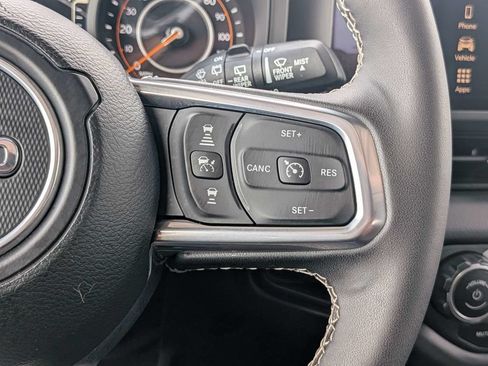 Used 2025 Jeep Wrangler Unlimited Sahara AWD/4WD image 25