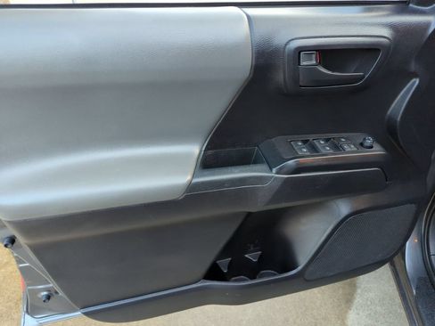 Used 2020 Toyota Tacoma SR w/ SR Convenience Package RWD image 19