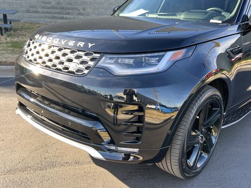 Certified 2024 Land Rover Discovery Metropolitan Edition image 11