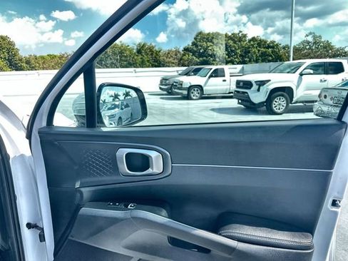 Used 2024 Kia Sorento S image 30