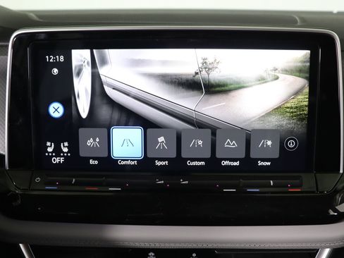 Used 2025 Volkswagen Atlas Peak Edition SE image 11