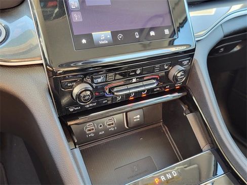 Used 2023 Jeep Grand Cherokee Laredo w/ Luxury Tech Group I image 29