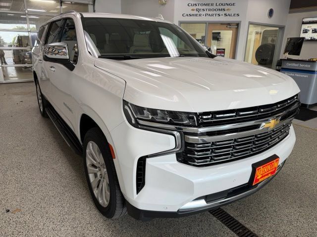 Used 2024 Chevrolet Suburban Premier w/ Advanced Technology Package AWD/4WD image 4