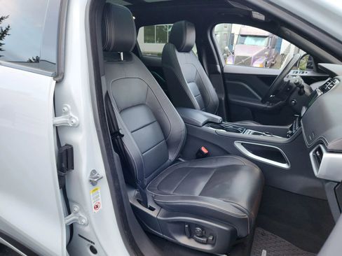 Used 2017 Jaguar F-PACE R-Sport image 22