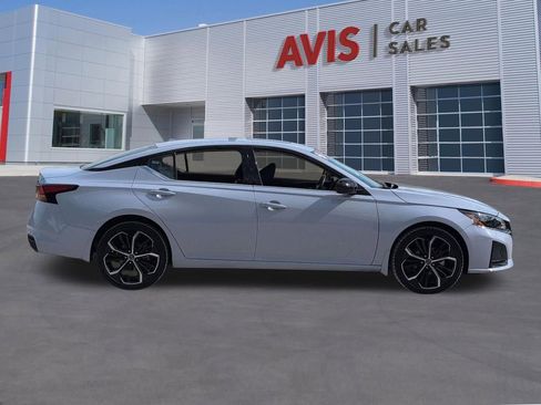Used 2025 Nissan Altima 2.5 SR w/ SR Premium Package AWD/4WD image 5
