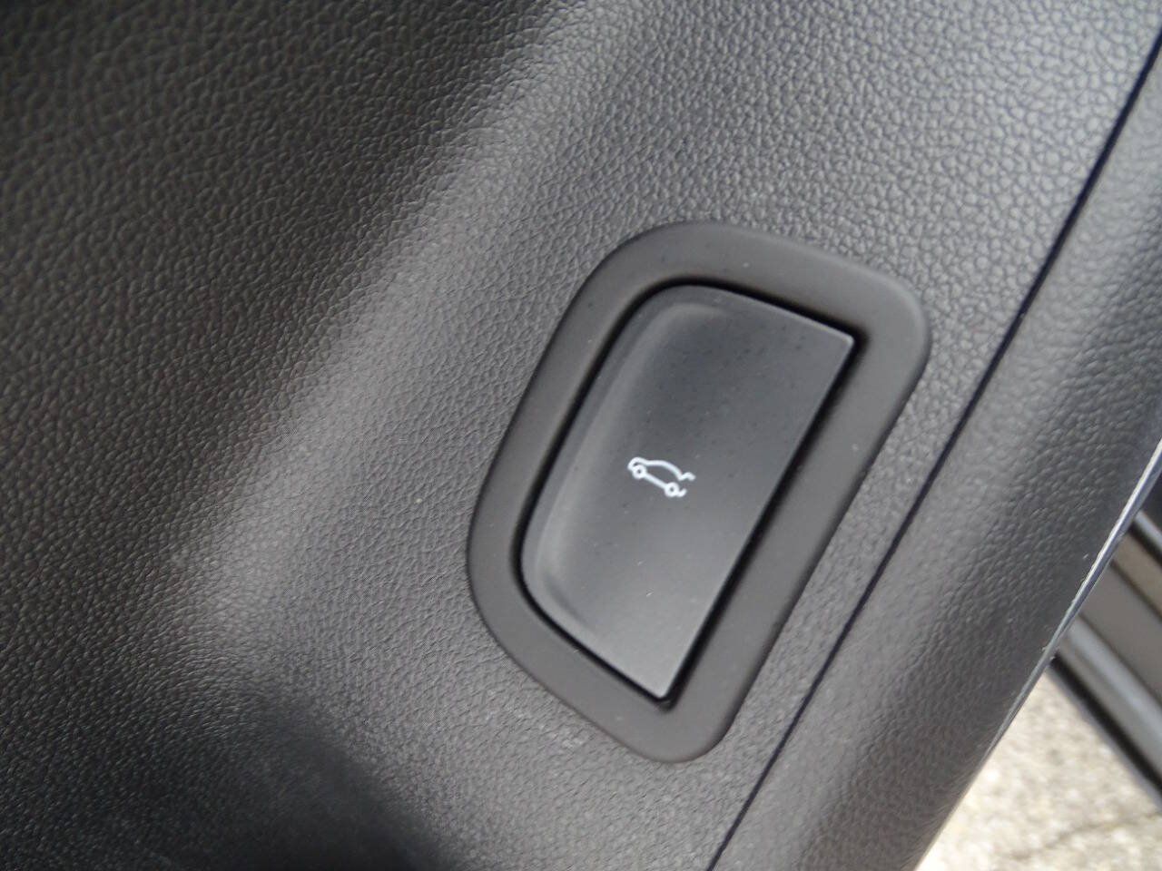 Used 2025 GMC Acadia AWD Elevation w/ Elevation Premium Package image 16