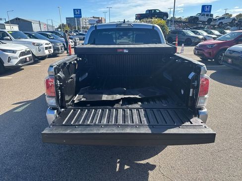 Used 2022 Toyota Tacoma TRD Sport image 7