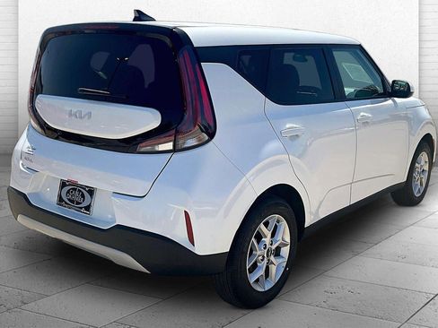 Used 2025 Kia Soul LX w/ LX Technology Package FWD image 5