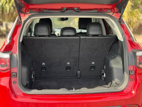 Used 2018 Jeep Compass Latitude FWD image 16