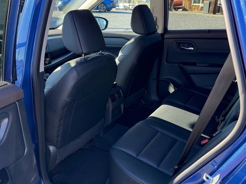 Used 2023 Nissan Rogue SV w/ SV Premium B Package image 13