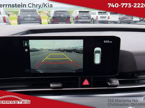 Used 2025 Kia Carnival FWD image 19