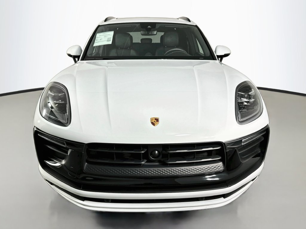 Certified 2025 Porsche Macan AWD/4WD image 6
