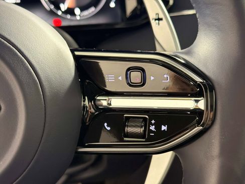 Used 2025 Aston Martin Vanquish image 41