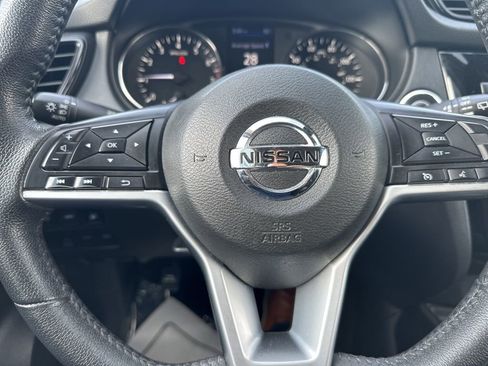 Used 2019 Nissan Rogue SV AWD/4WD image 13