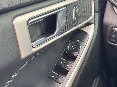 Used 2022 Ford Explorer XLT image 34
