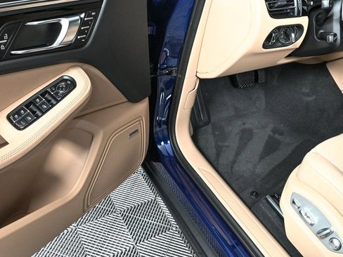 New 2026 Porsche Macan image 8