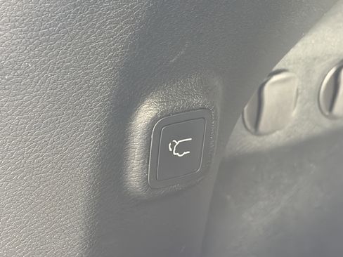 Used 2022 Jeep Cherokee Limited image 15