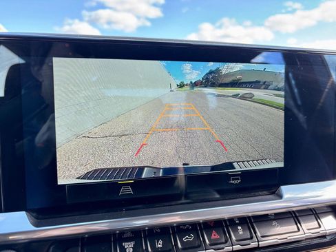 Used 2024 Chevrolet Silverado 2500 LT image 4