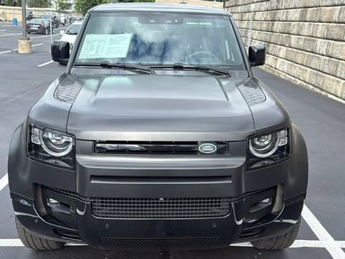 Used 2023 Land Rover Defender 110 V8 AWD/4WD image 9