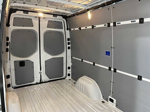 Used 2025 Mercedes-Benz Sprinter 2500 image 14