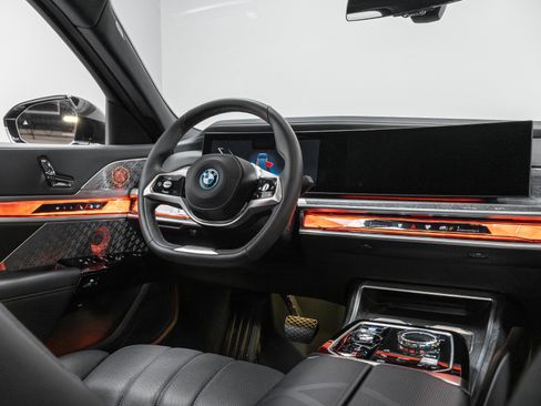 Used 2023 BMW i7 xDrive60 image 29