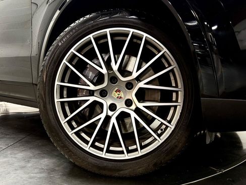 Used 2022 Porsche Cayenne Platinum Edition AWD/4WD image 10
