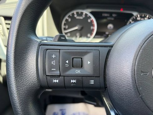 Used 2024 Nissan Rogue SV AWD/4WD image 7