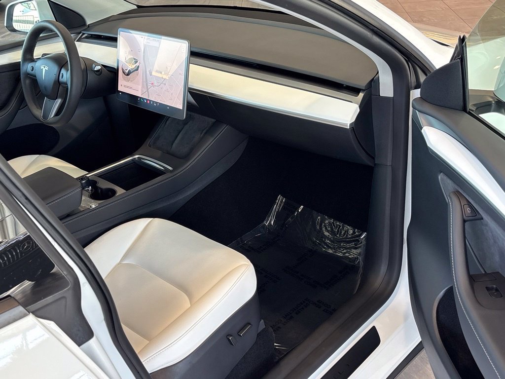 Used 2025 Tesla Model Y Long Range AWD/4WD image 37