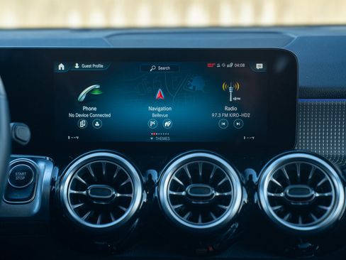 Used 2023 Mercedes-Benz EQB 250+ image 24