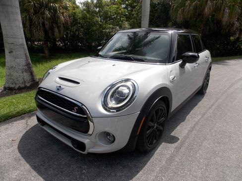 Used 2021 MINI Cooper S w/ Signature Upholstery Package FWD image 2