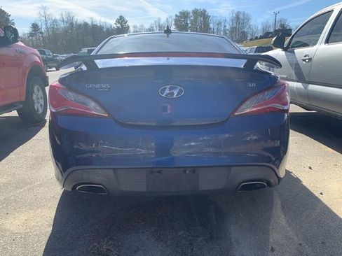 Used 2015 Hyundai Genesis 3.8 image 6