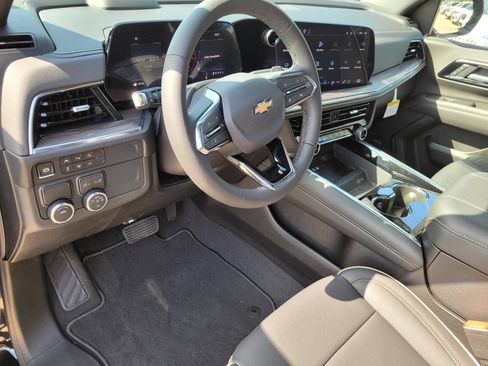 New 2026 Chevrolet Suburban Premier RWD image 17