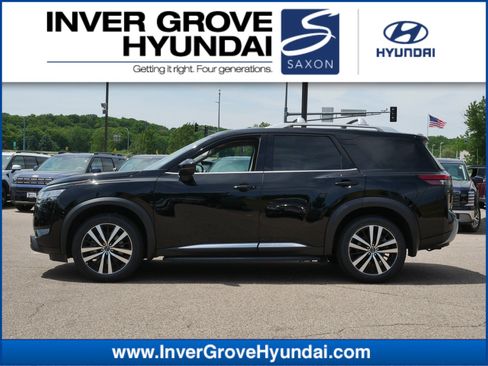 Used 2023 Nissan Pathfinder Platinum w/ Lighting Package (N93) AWD/4WD image 1