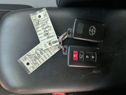Used 2017 Toyota RAV4 XLE FWD image 36