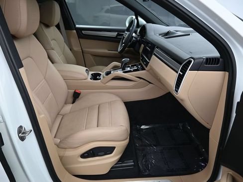 Certified 2023 Porsche Cayenne Platinum Edition AWD/4WD image 29