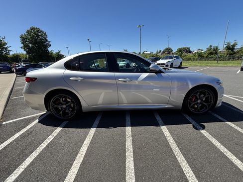 Used 2017 Alfa Romeo Giulia Ti w/ TI 19" Sport Package AWD/4WD image 9