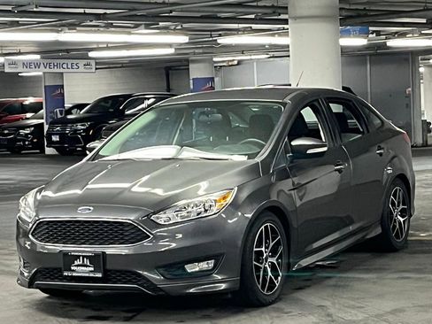 Used 2015 Ford Focus SE w/ SE Ecoboost Package image 3