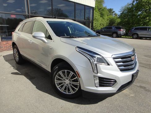 Used 2017 Cadillac XT5 Luxury AWD/4WD image 3