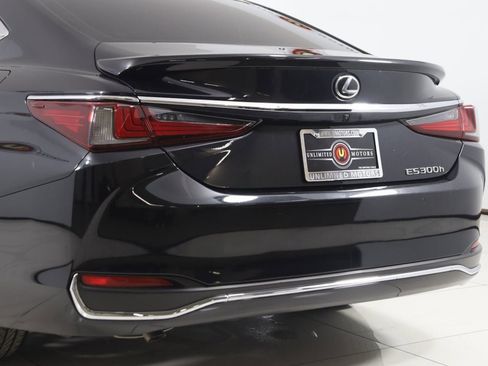 Used 2023 Lexus ES 300h w/ Premium Package image 23