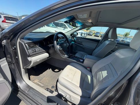Used 2016 Toyota Camry XLE w/ Moonroof Package FWD image 8